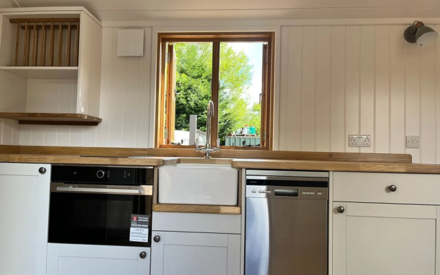 Robins Retreat - Orchard With hot tub - see Extras