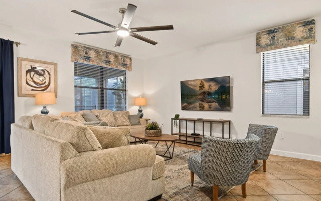 Disney themed, pool, close to parks!