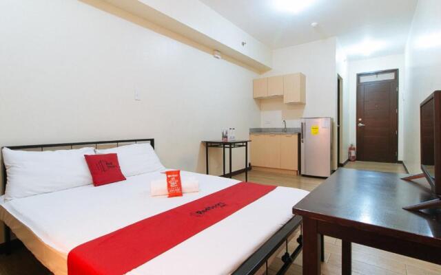 RedDoorz Premium @ Paseo Verde Las Pinas
