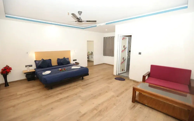 Hotel Noida Grand