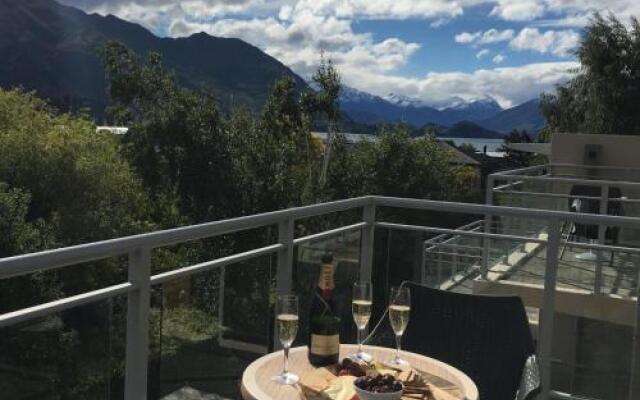 Central Luxury Apartment 205