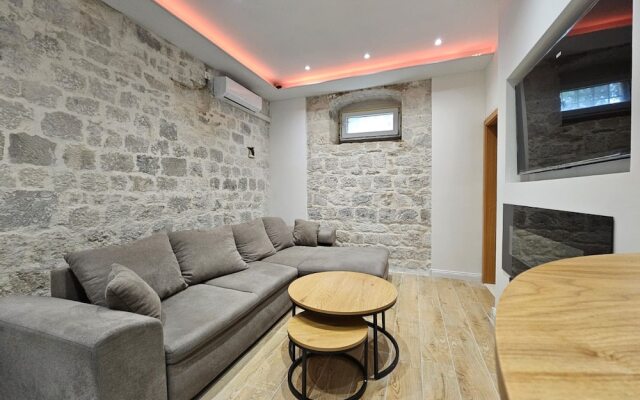 Apartment Antonio, on the Seafront With Garden