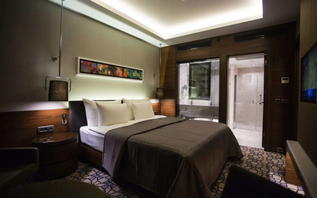 Royal Stay Palace Hotel