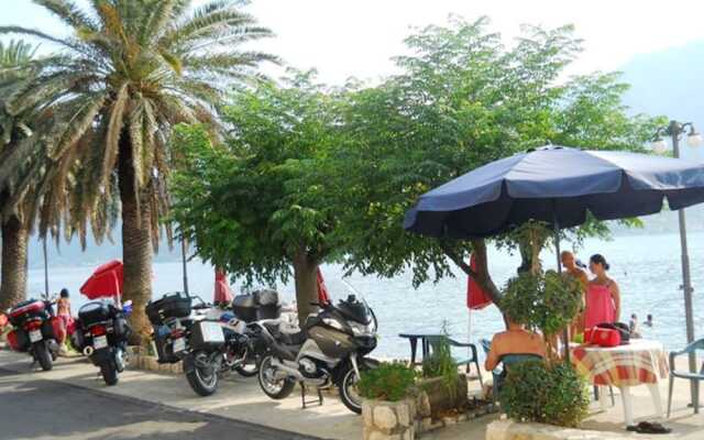 Apartment and Rooms Antun