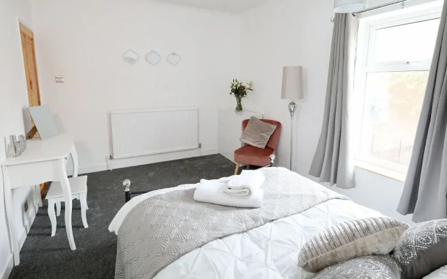 2 Bedroom City Centre House - Guest Homes!