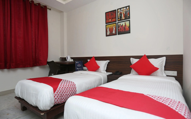 OYO Flagship 18533 Tulip Inn