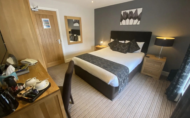 The Three Horseshoes Hotel