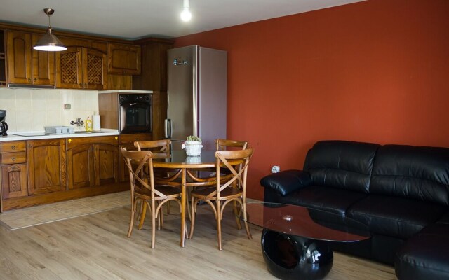 FM Premium 1-BDR Apartment with Parking Spot