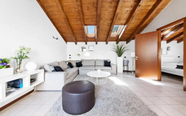 CasaCamelia 35, 3 BDRM with view Lake Como