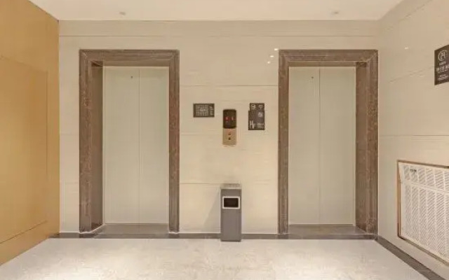 Jiaxing Haiyan Xiaoyu Business Hotel