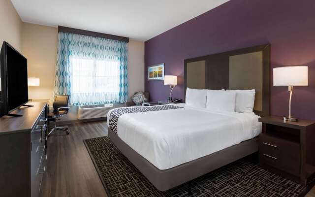 La Quinta Inn & Suites by Wyndham Wichita Airport