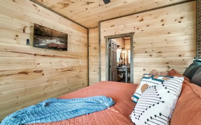 Tranquil Mountain Getaway By Ghosal Luxury Lodging