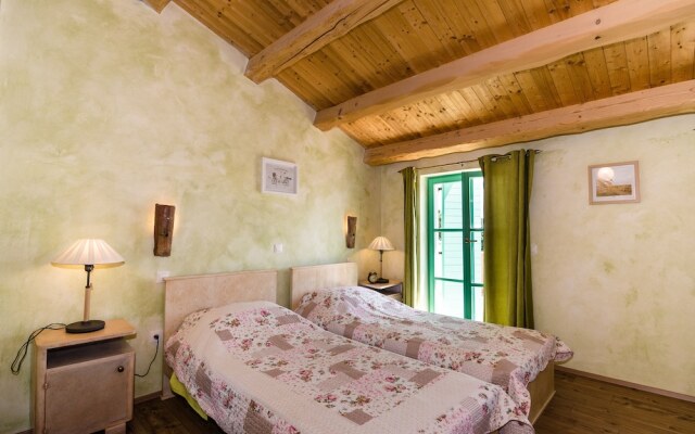 House Ulika - Freshly Renovated, Unique & Rural Style