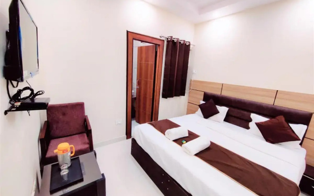 Perfect Stayz Dwarkesh - Near Railway station