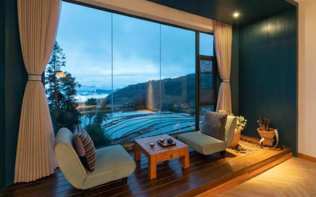 The Twelve Manor Terraces Lodge