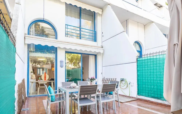 Marbella Pool House Gf44 On Sea Shore