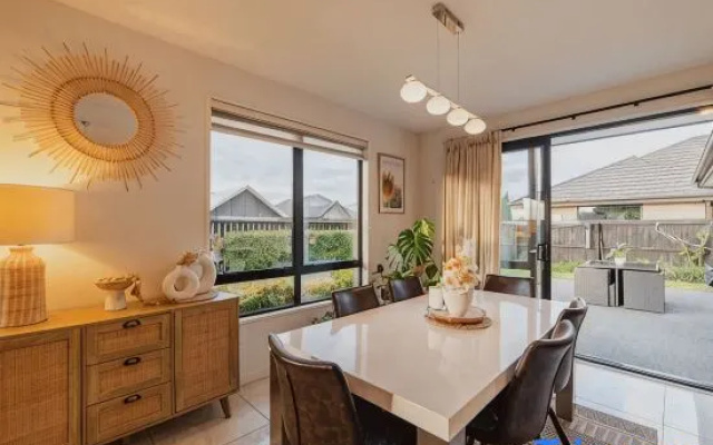 Sunlit Sanctuary with Private Patio in Wigram — 3-star hotel in Christchurch