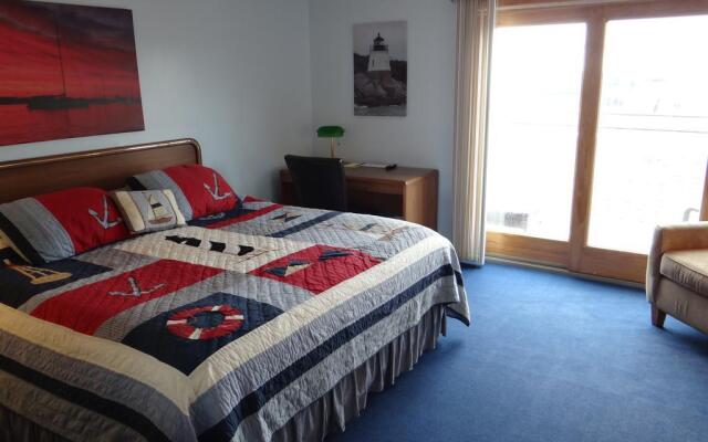 Rhea's Inn By The Sea