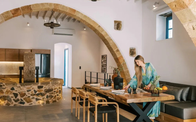 Kalathos Square Luxury Suites