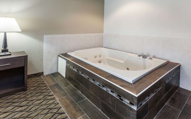 Baymont Inn & Suites Auburn