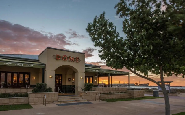 Quick Stroll To The City