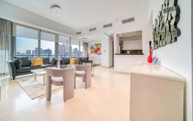 Big Bright Luxury Marina View Apt Near Beach