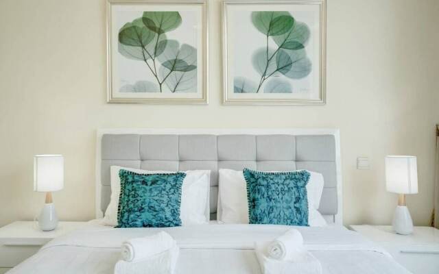 Modern Apartment in Dubai Marina Amazing Pool!