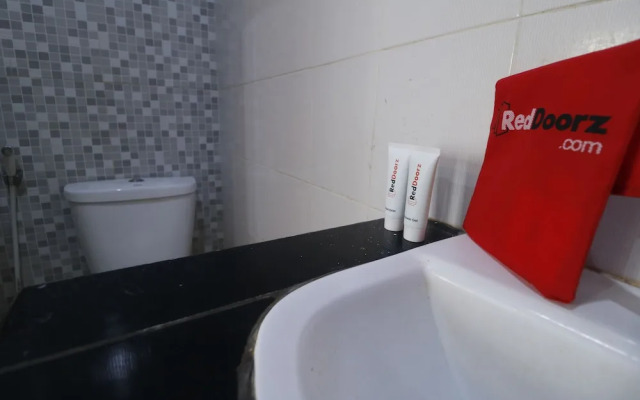 RedDoorz Plus @ Cakranegara