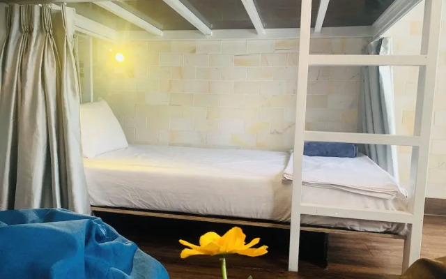 Bunk Beach Hostel