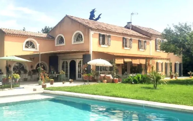 Large Air-conditioned Villa in Arles