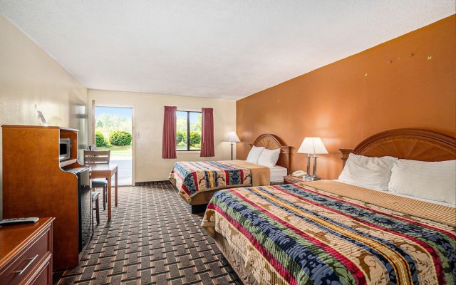 Great Lakes Inn and Suites