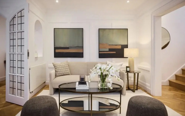 The Charm of Chelsea - Modern 4bdr With Shared Courtyard