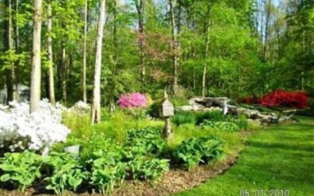 Whispering Oaks Bed & Breakfast