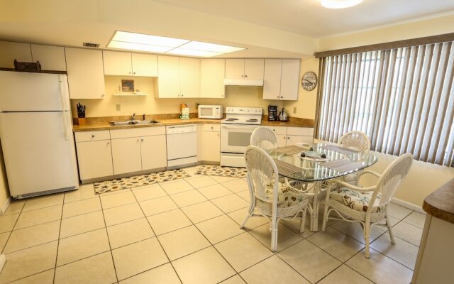 3561 Estero Blvd Manor