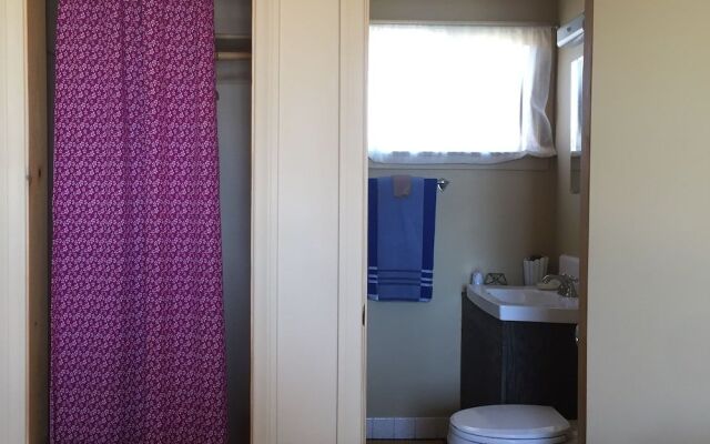 C-VU Motel