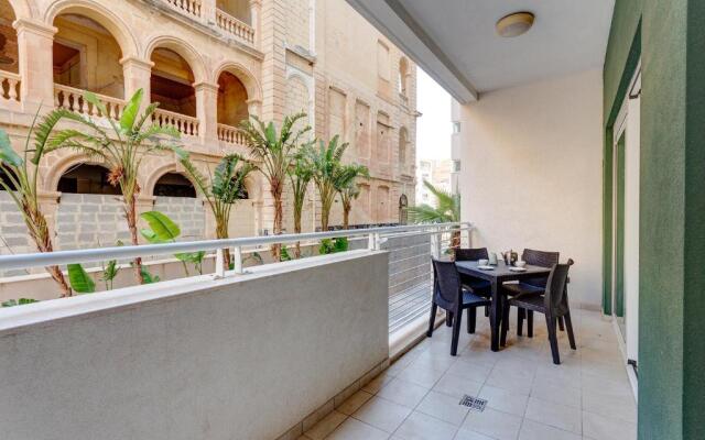 Gorgeous Apartment With Terrace in Fort Cambridge, Pool