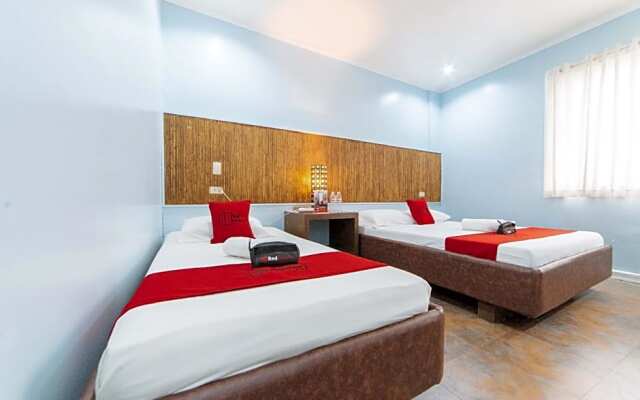 RedDoorz @ N Roldan Street
