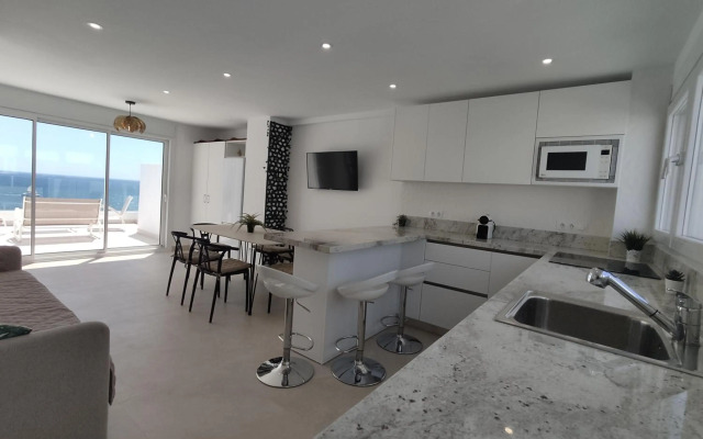 Front Sea View Penthouse