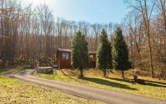 Hillside Hideaway by Taylor Made Deep Creek