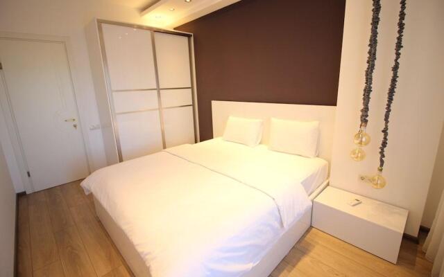 Maxela Rooms & Suites