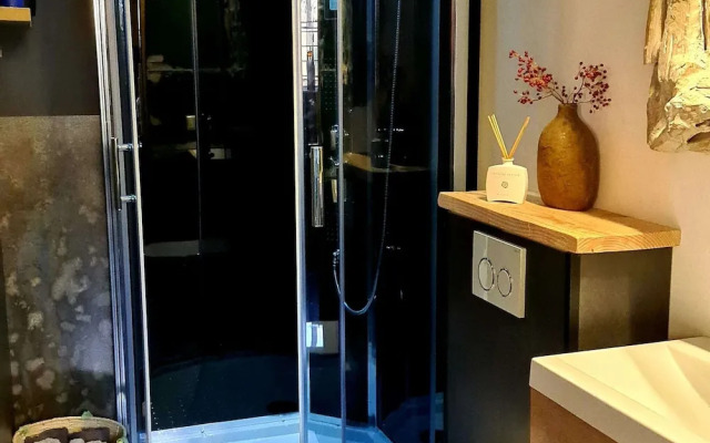 Atelier House With hot tub