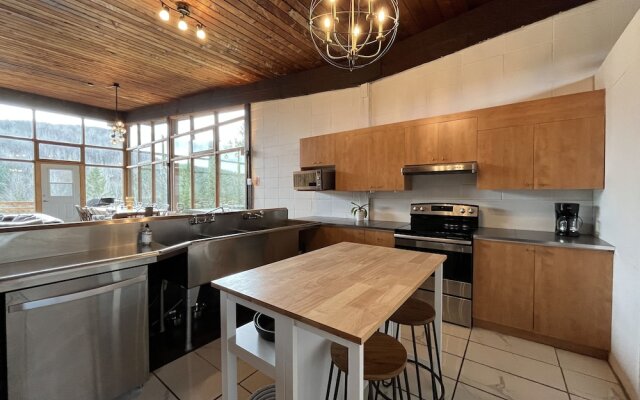 Le Grand Chalet by RVMT