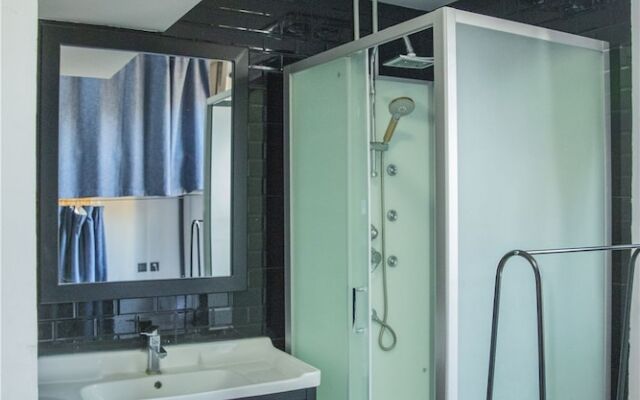 Zeako Youth Hostel