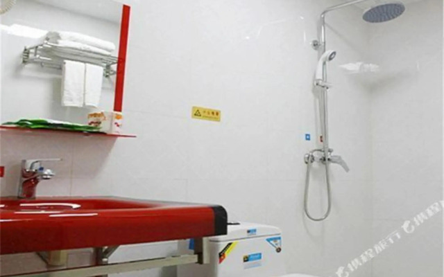 Zhenhua Business Hotel (South Bus Station Desiqin Square Branch)