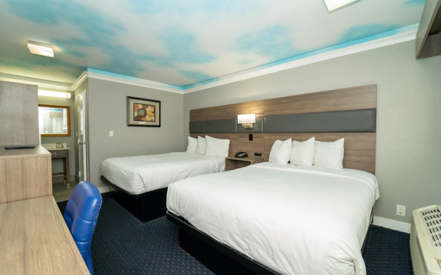 Hollywood Palms Inn and Suites