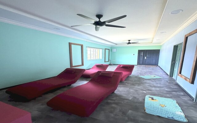 Capital O 90949 Pelangi Beach Resort Mersing