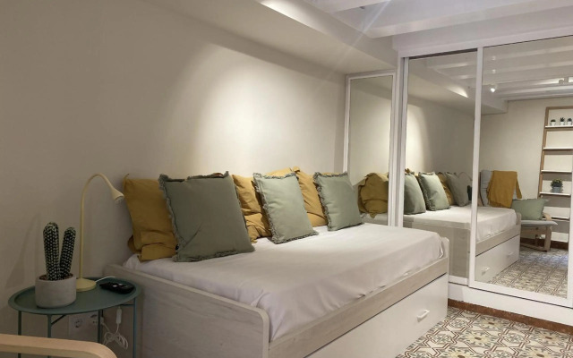 TH143 Studio Old Town