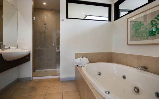 Lake Daylesford Lodge 3