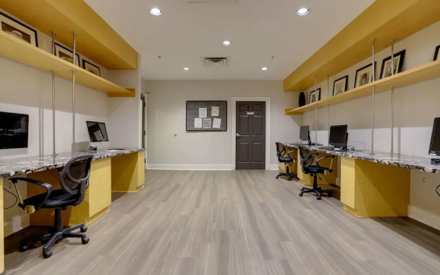 Cozy & Comfortable Condo in Ballston