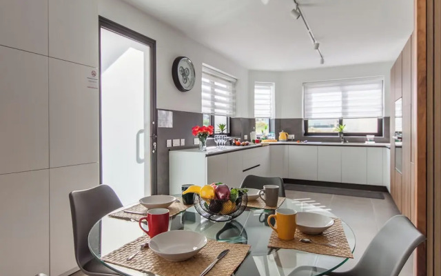 Exceptional Sunlit Apart Marsaskala Bay
